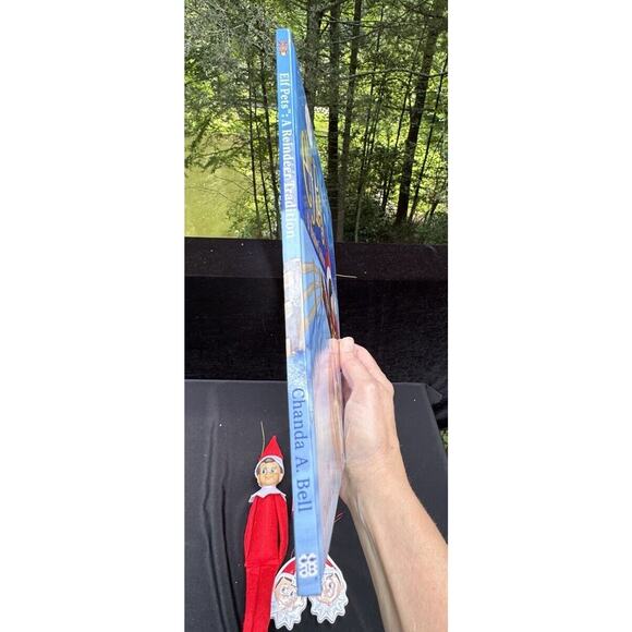 Elf Pets A Reindeer Tradition Chanda A. Bell First Edtion Elf On The Shelf Story - Picture 2 of 7